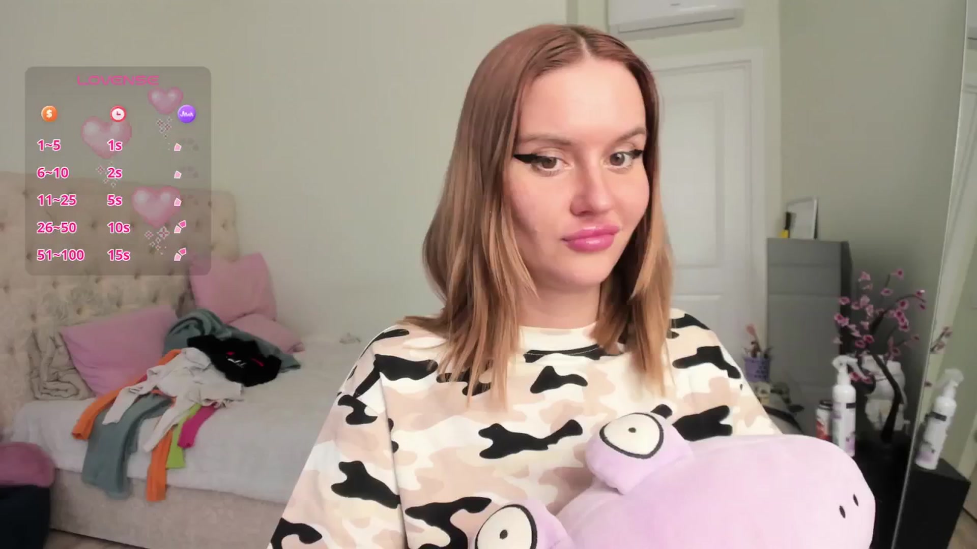 Gallery image thumbnail from CUTEEE's myfreecams stream on, 04/12/2025, 14:55 image 19 of 20