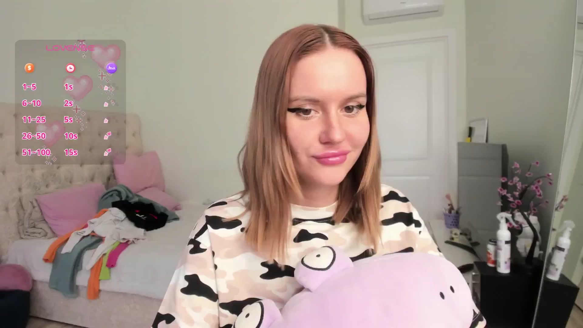 Gallery image thumbnail from CUTEEE's myfreecams stream on, 04/12/2025, 14:55 image 18 of 20