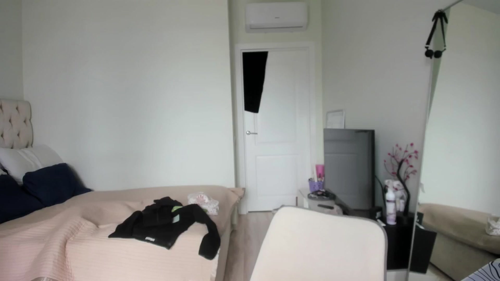 Gallery image thumbnail from CUTEEE's myfreecams stream on, 05/18/2025, 08:26 image 18 of 20