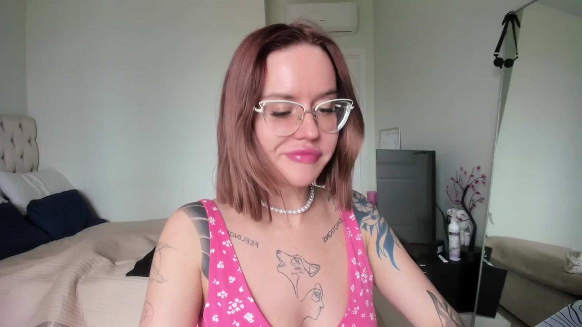Gallery image thumbnail from CUTEEE's myfreecams stream on, 05/18/2025, 08:26 image 11 of 20