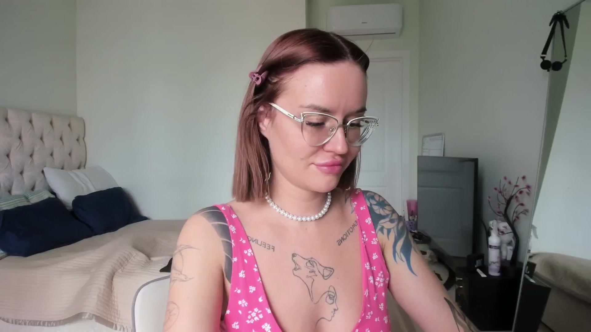 Gallery image thumbnail from CUTEEE's myfreecams stream on, 05/18/2025, 08:26 image 1 of 20