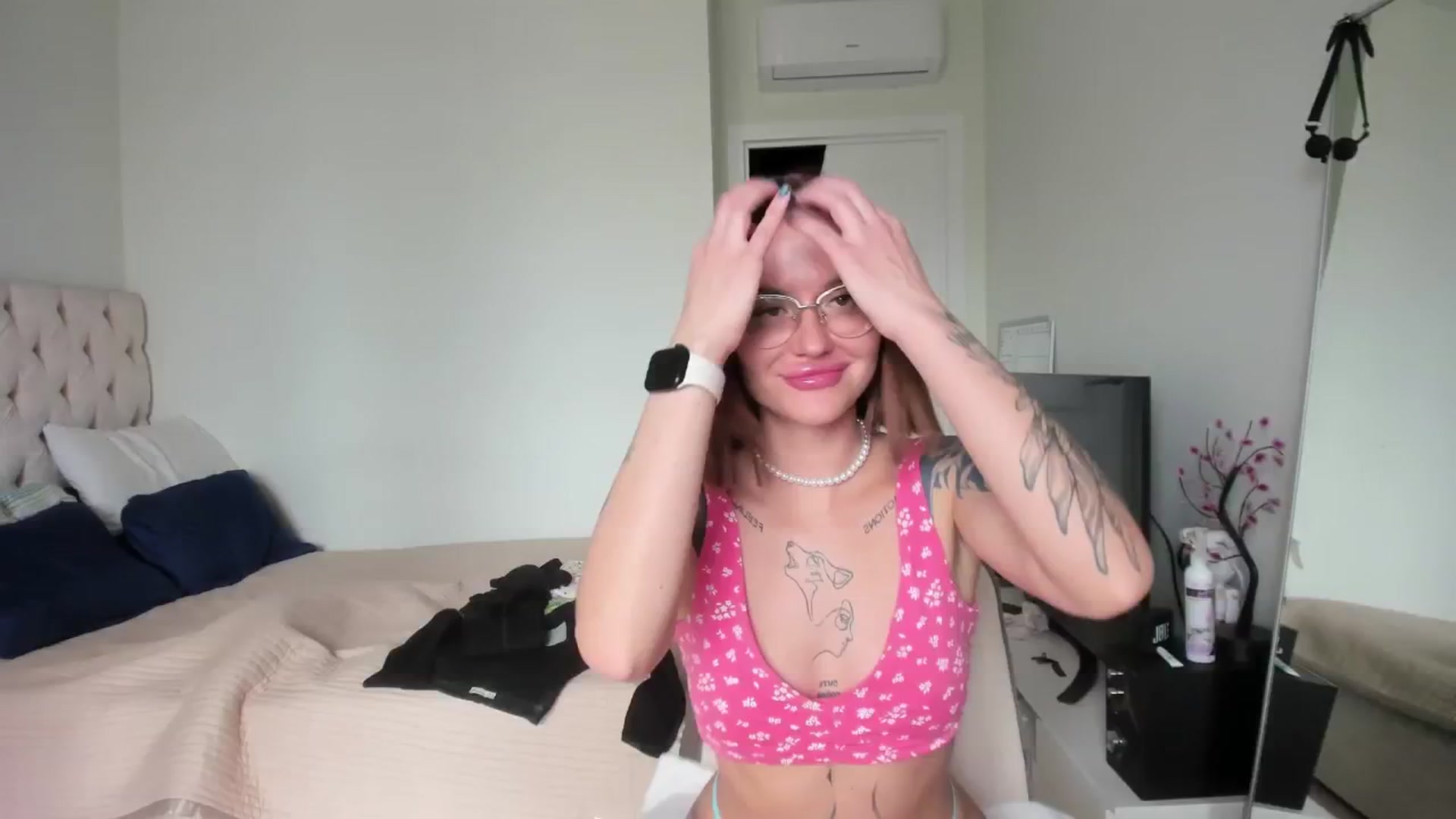 Gallery image thumbnail from CUTEEE's myfreecams stream on, 05/18/2025, 08:26 image 7 of 20