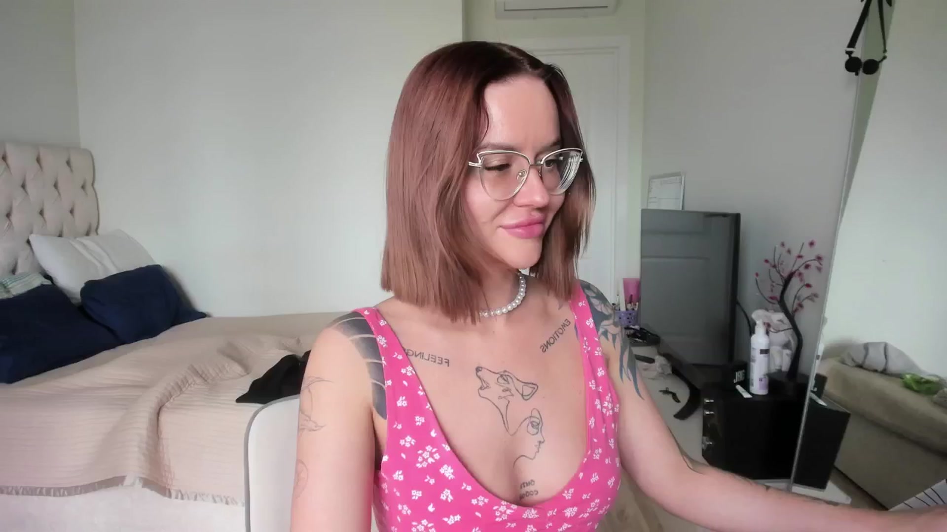 Gallery image thumbnail from CUTEEE's myfreecams stream on, 05/18/2025, 09:42 image 17 of 20