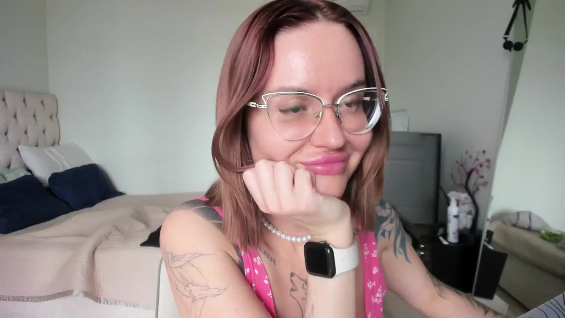 Gallery image thumbnail from CUTEEE's myfreecams stream on, 05/18/2025, 09:42 image 2 of 20