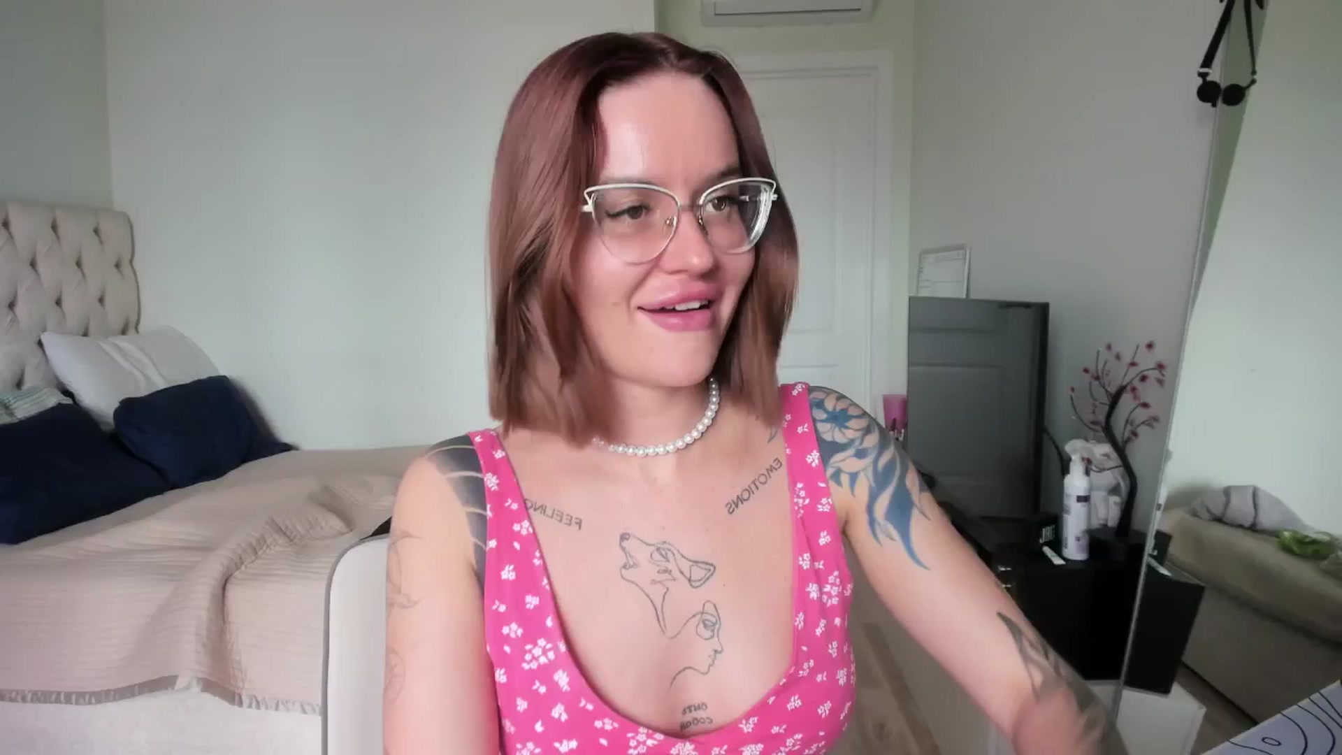 Gallery image thumbnail from CUTEEE's myfreecams stream on, 05/18/2025, 09:42 image 16 of 20