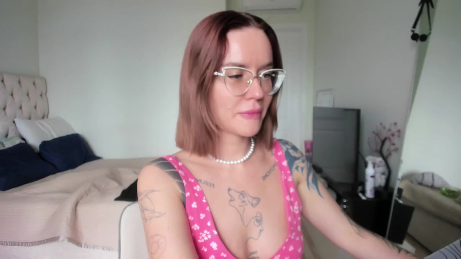 Gallery image thumbnail from CUTEEE's myfreecams stream on, 05/18/2025, 09:42 image 4 of 20