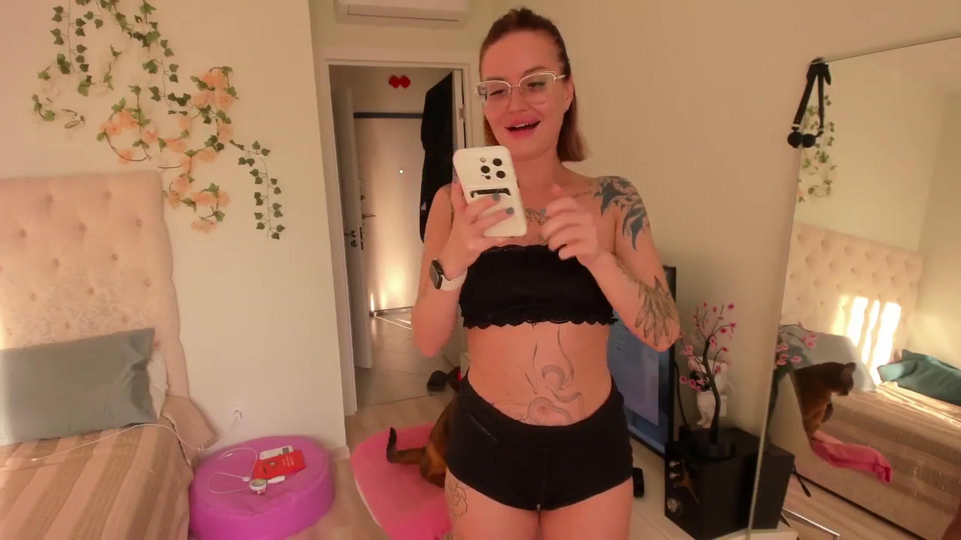 Gallery image thumbnail from CUTEEE's myfreecams stream on, 05/24/2025, 16:29 image 15 of 20