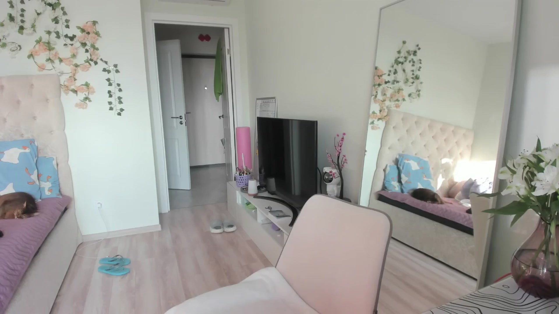 Gallery image thumbnail from CUTEEE's myfreecams stream on, 06/12/2025, 16:57 image 17 of 20