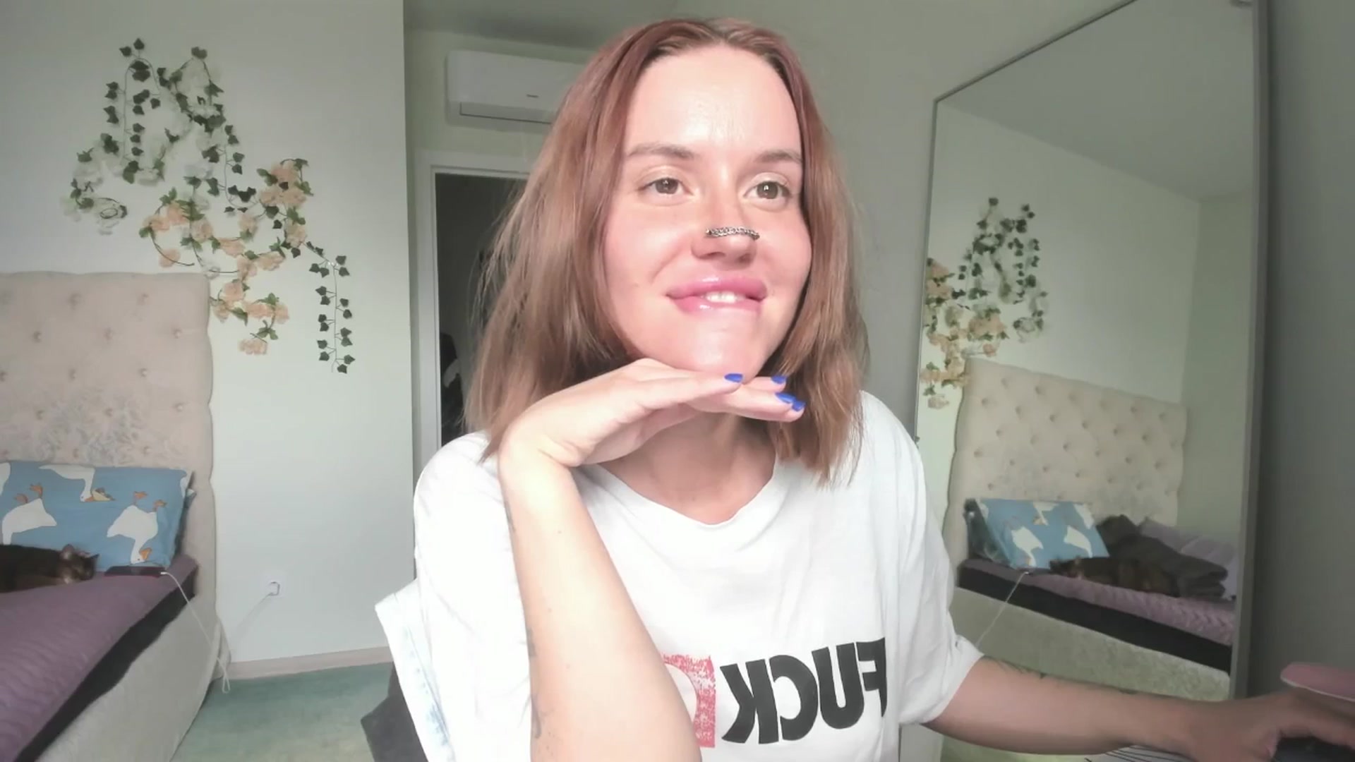 Gallery image thumbnail from CUTEEE's myfreecams stream on, 06/25/2025, 15:09 image 17 of 20