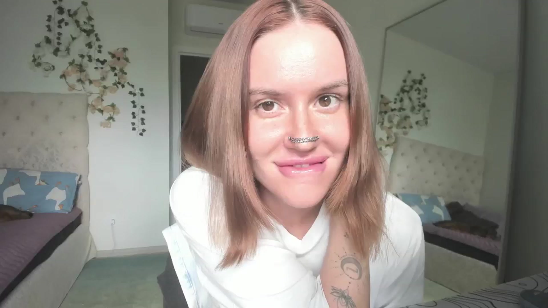 Gallery image thumbnail from CUTEEE's myfreecams stream on, 06/25/2025, 15:09 image 1 of 20
