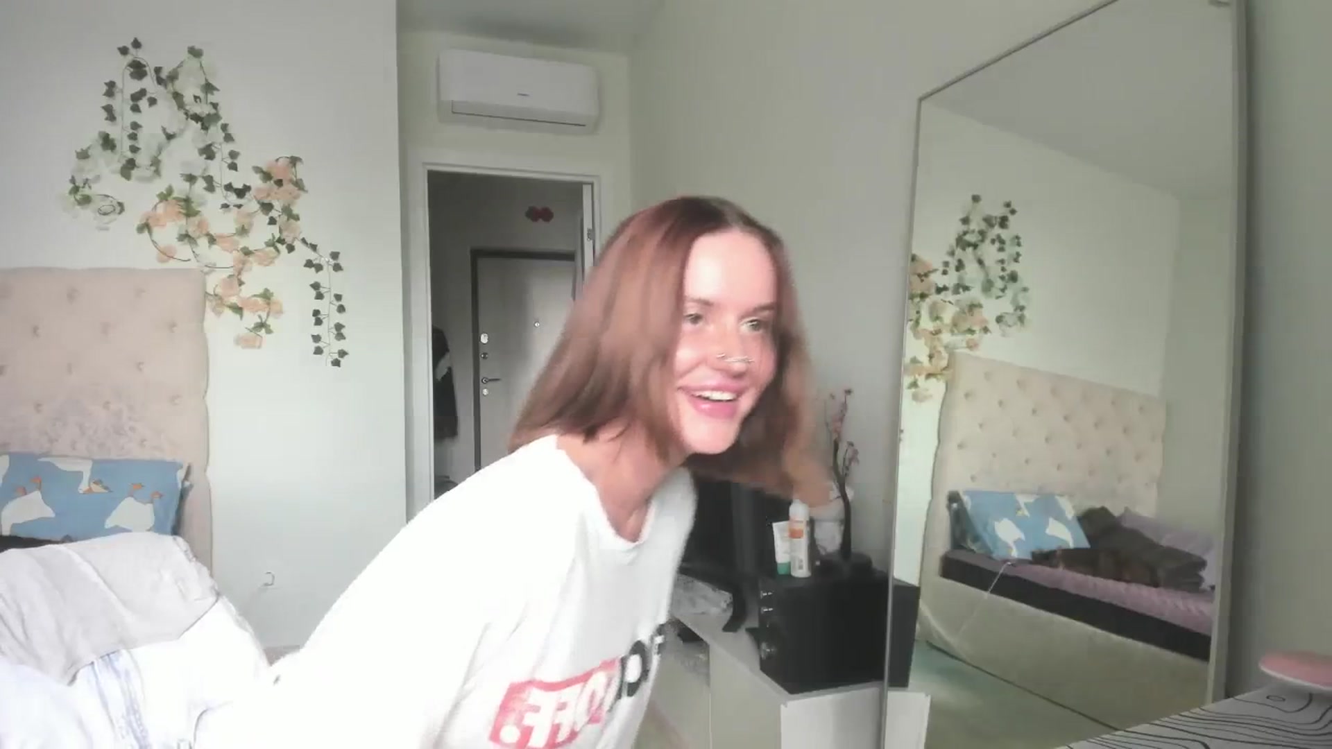 Gallery image thumbnail from CUTEEE's myfreecams stream on, 06/25/2025, 15:09 image 16 of 20