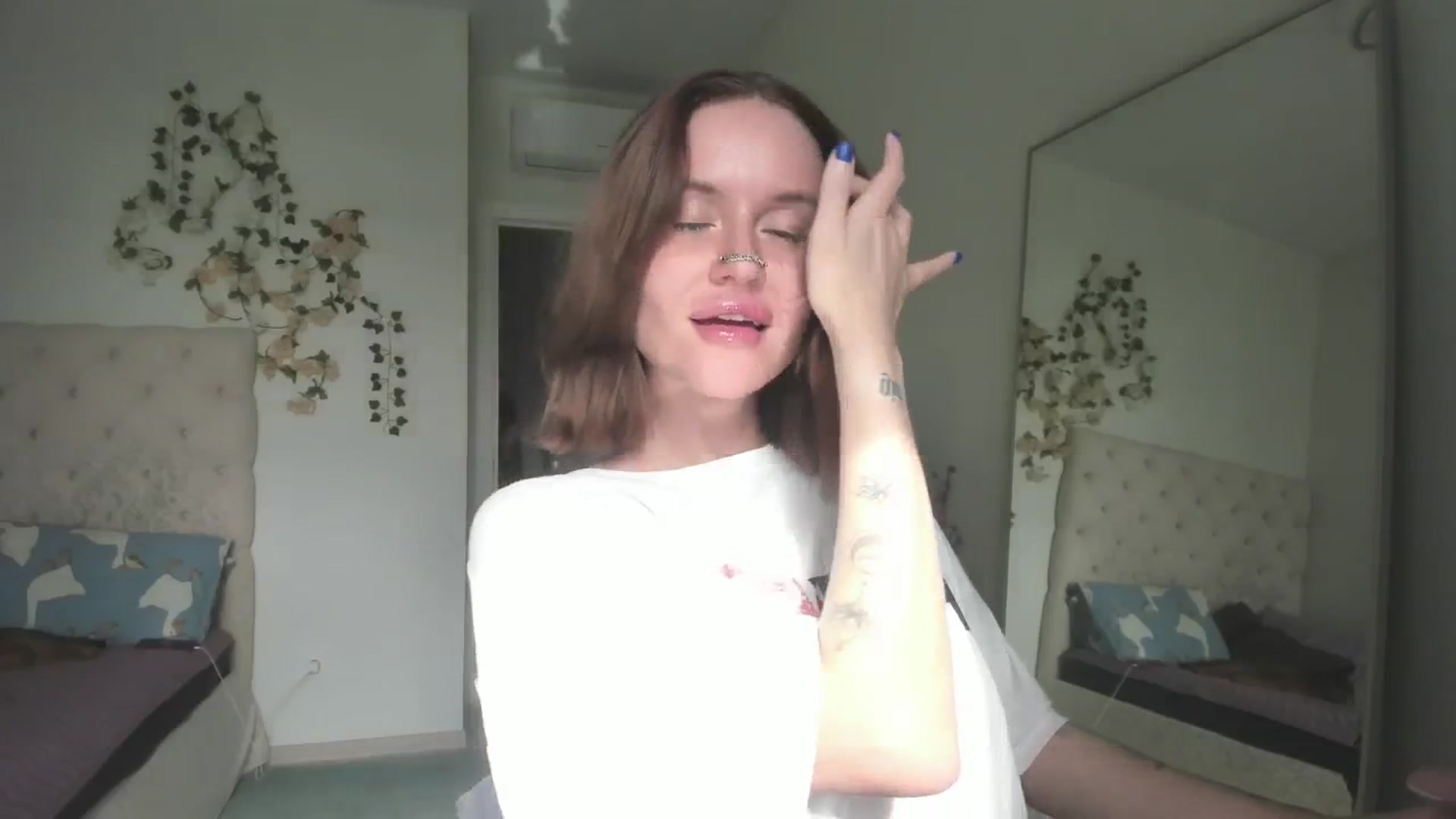 Gallery image thumbnail from CUTEEE's myfreecams stream on, 06/25/2025, 15:09 image 11 of 20
