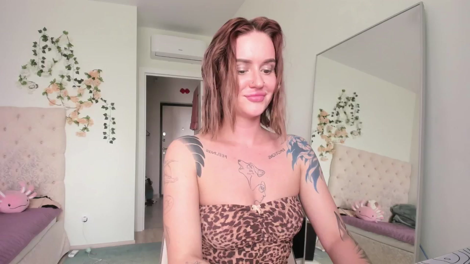 Gallery image thumbnail from CUTEEE's myfreecams stream on, 06/29/2025, 13:28 image 10 of 20