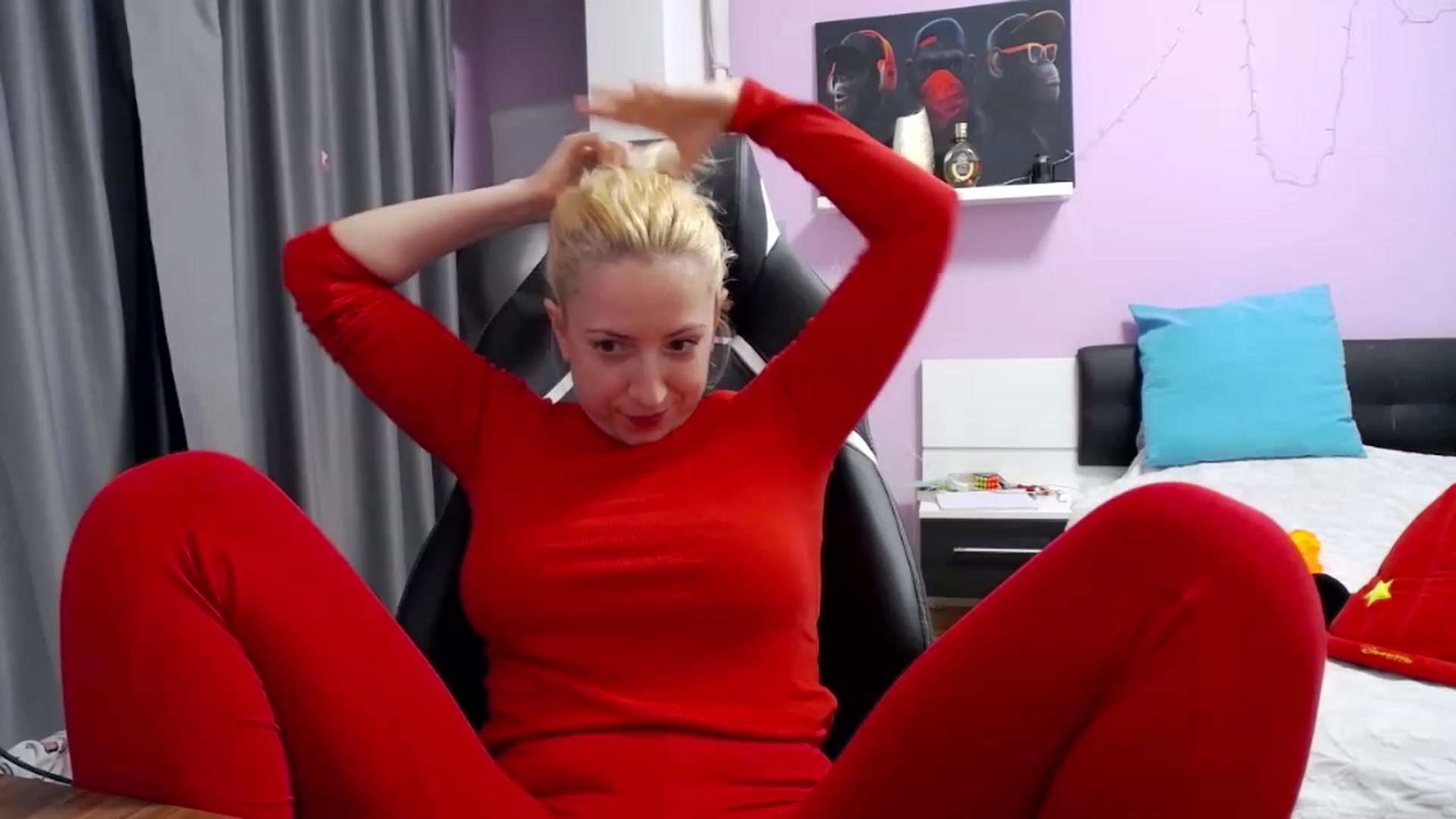 Gallery image thumbnail from CUTE_ONES's myfreecams stream on, 11/22/2022, 15:04 image 10 of 20