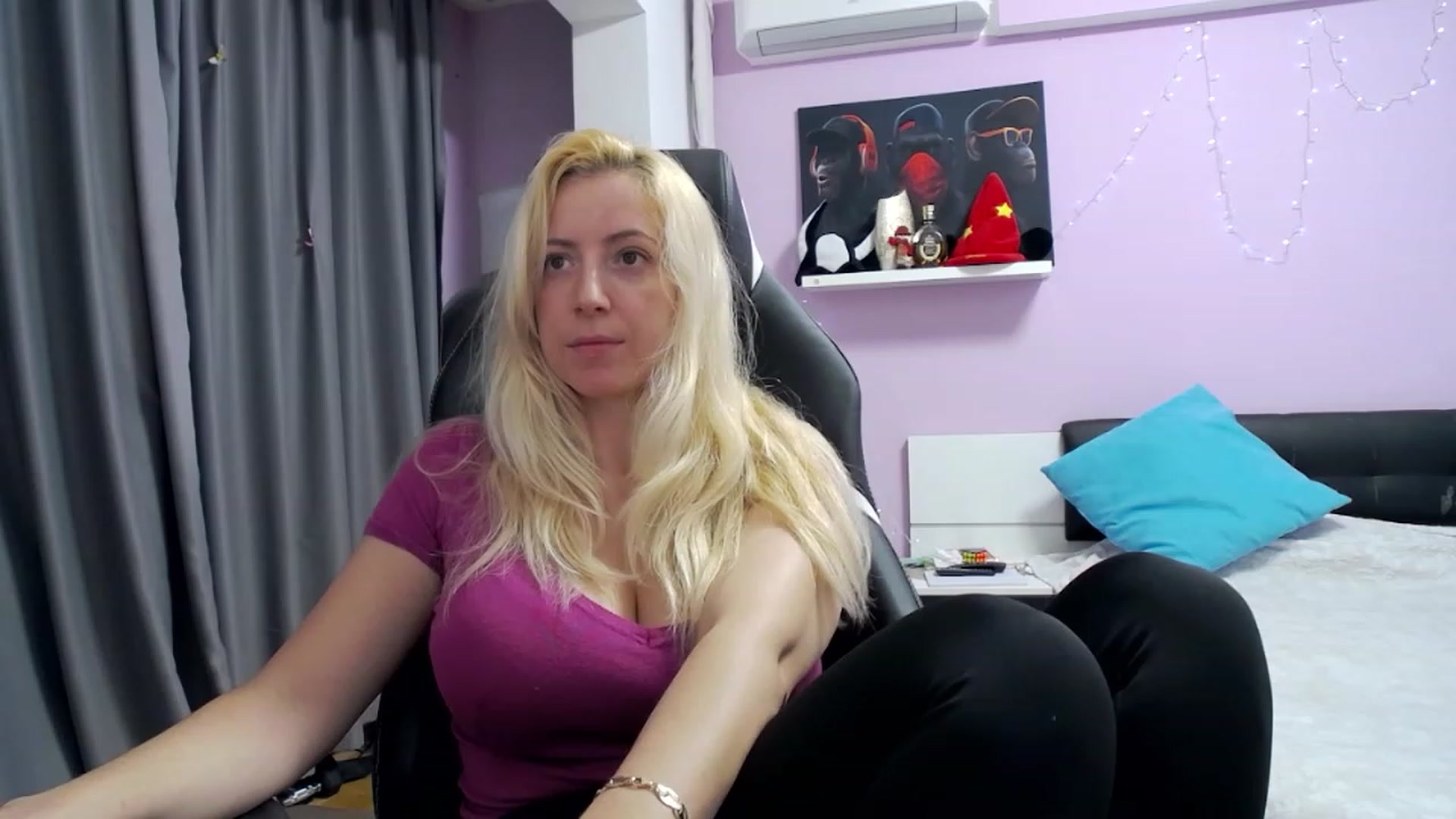 Gallery image thumbnail from CUTE_ONES's myfreecams stream on, 11/23/2022, 12:22 image 16 of 20