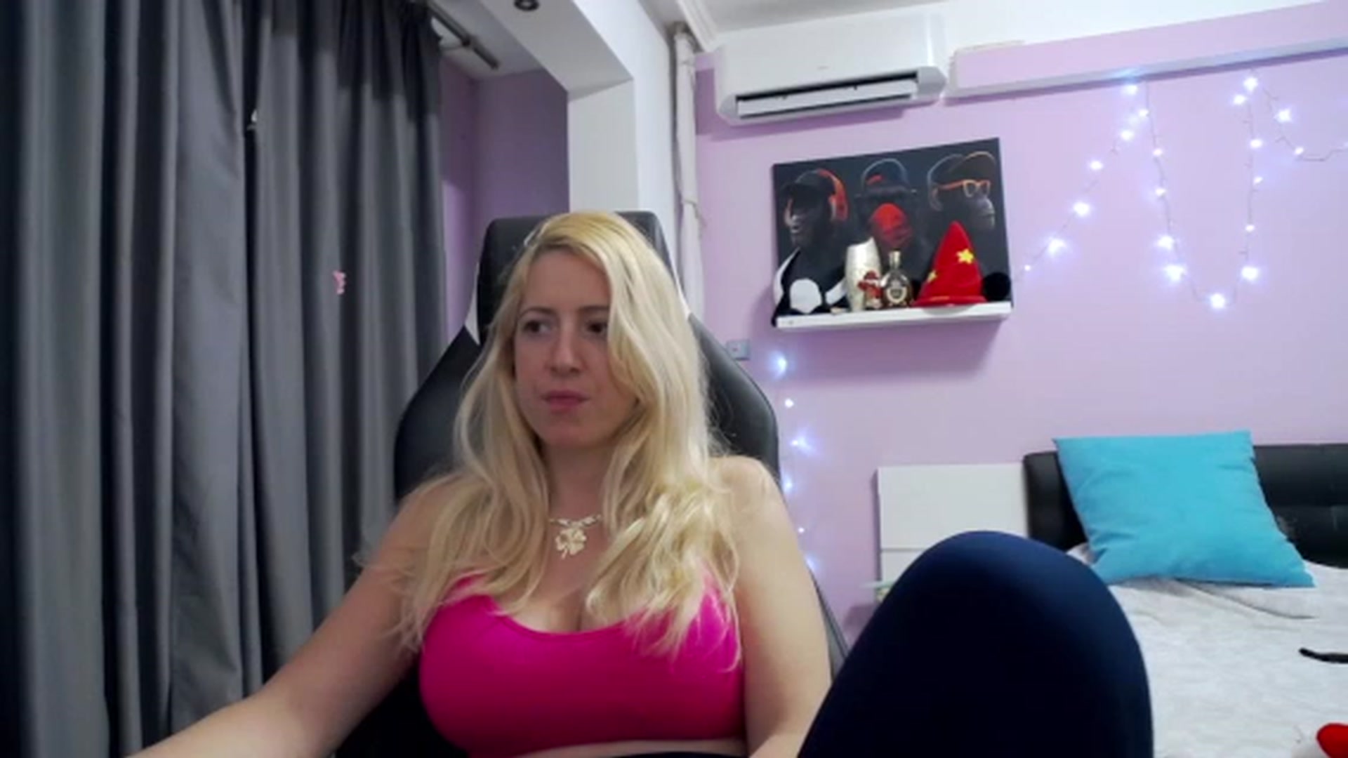 Gallery image thumbnail from CUTE_ONES's myfreecams stream on, 11/25/2022, 13:21 image 11 of 20