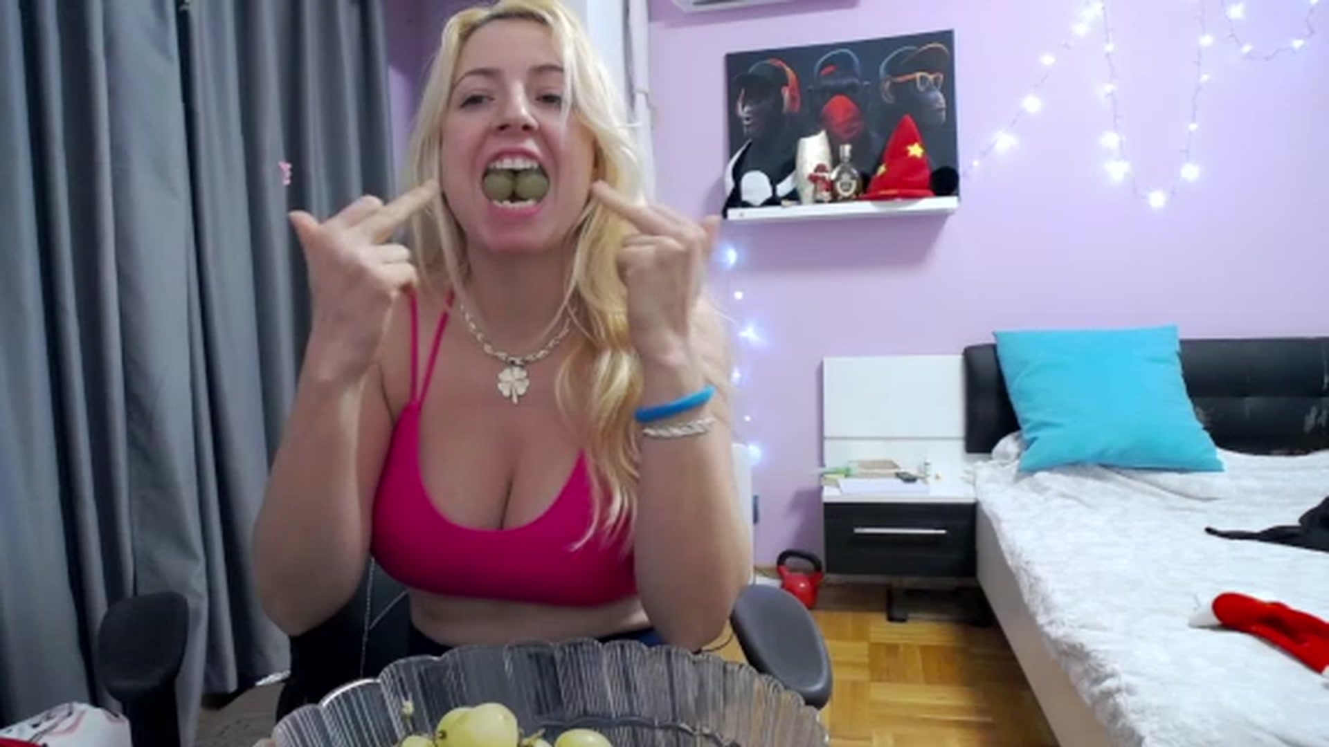 Gallery image thumbnail from CUTE_ONES's myfreecams stream on, 11/25/2022, 13:21 image 20 of 20