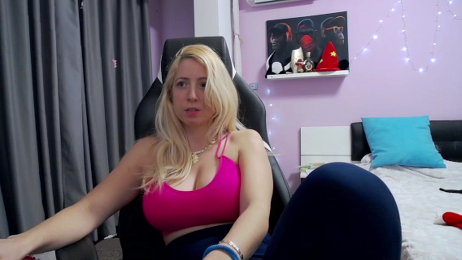 Gallery image thumbnail from CUTE_ONES's myfreecams stream on, 11/25/2022, 13:21 image 12 of 20
