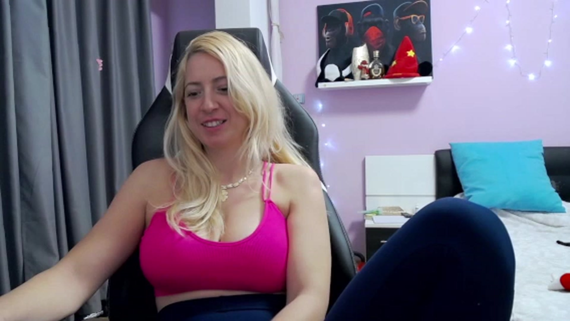 Gallery image thumbnail from CUTE_ONES's myfreecams stream on, 11/25/2022, 13:21 image 14 of 20