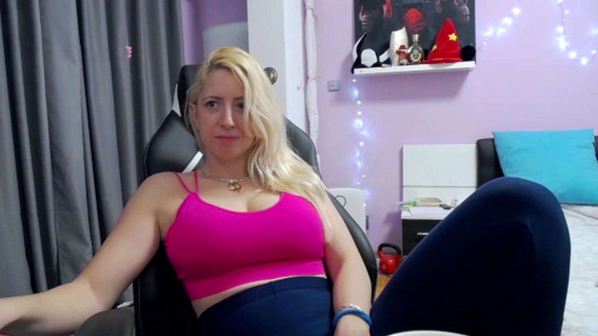 Gallery image thumbnail from CUTE_ONES's myfreecams stream on, 11/25/2022, 13:21 image 8 of 20
