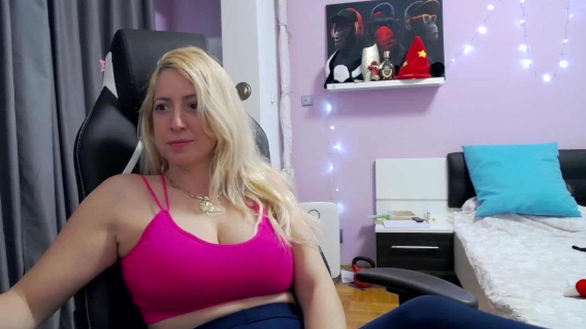 Gallery image thumbnail from CUTE_ONES's myfreecams stream on, 11/25/2022, 13:21 image 16 of 20