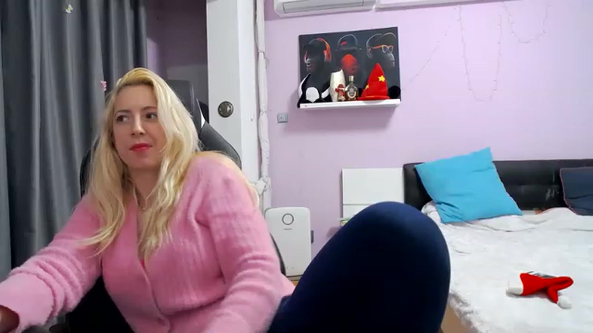 Gallery image thumbnail from CUTE_ONES's myfreecams stream on, 11/25/2022, 16:25 image 6 of 20