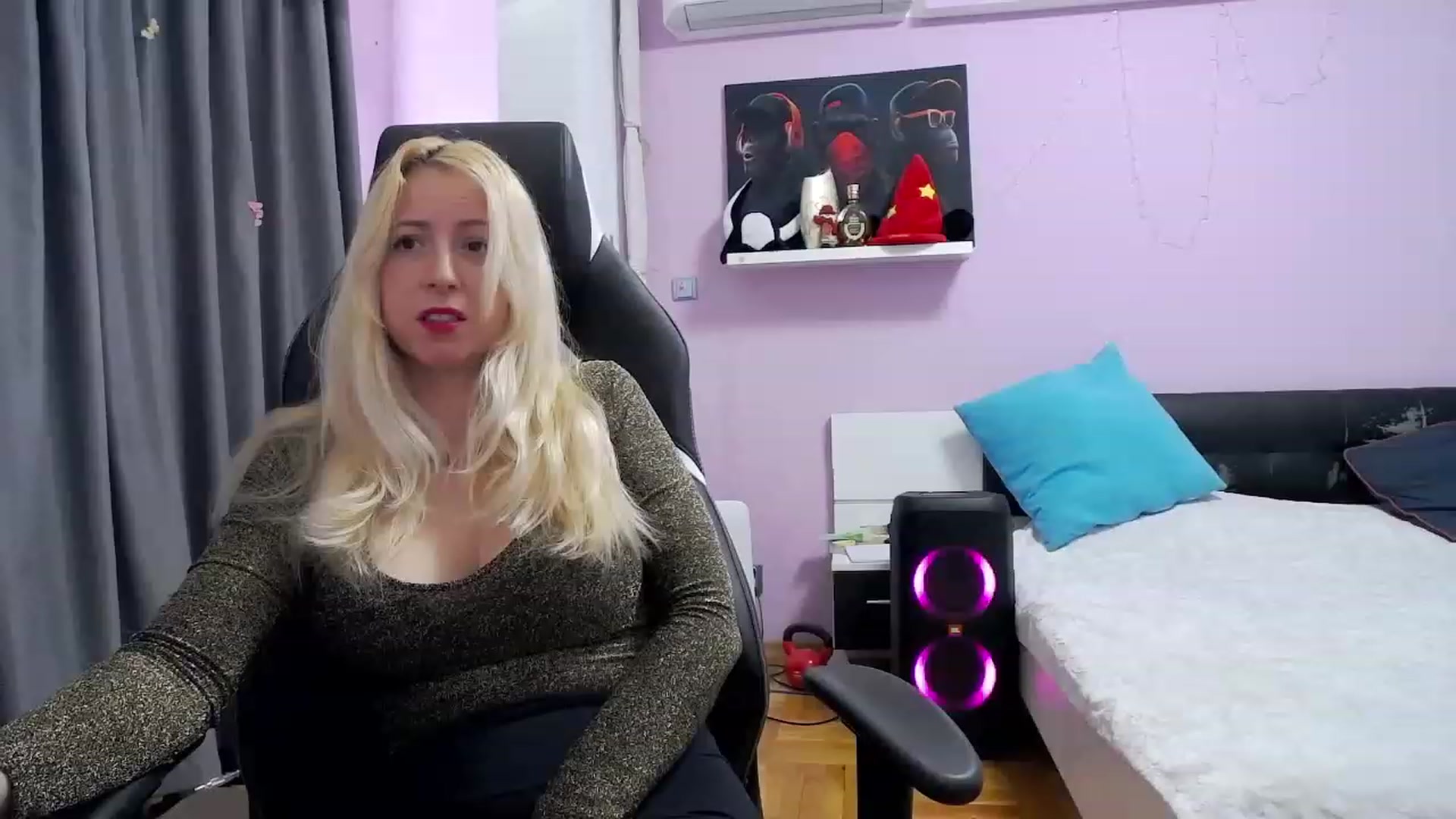 Gallery image thumbnail from CUTE_ONES's myfreecams stream on, 11/26/2022, 12:09 image 2 of 20