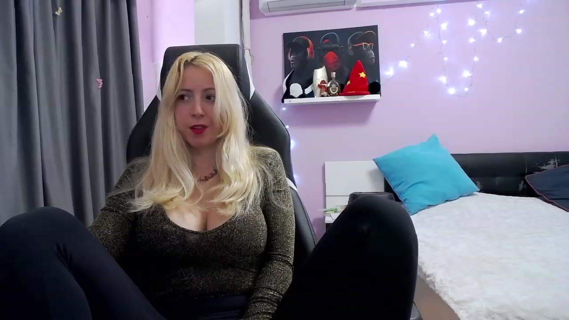 Gallery image thumbnail from CUTE_ONES's myfreecams stream on, 11/26/2022, 12:09 image 4 of 20