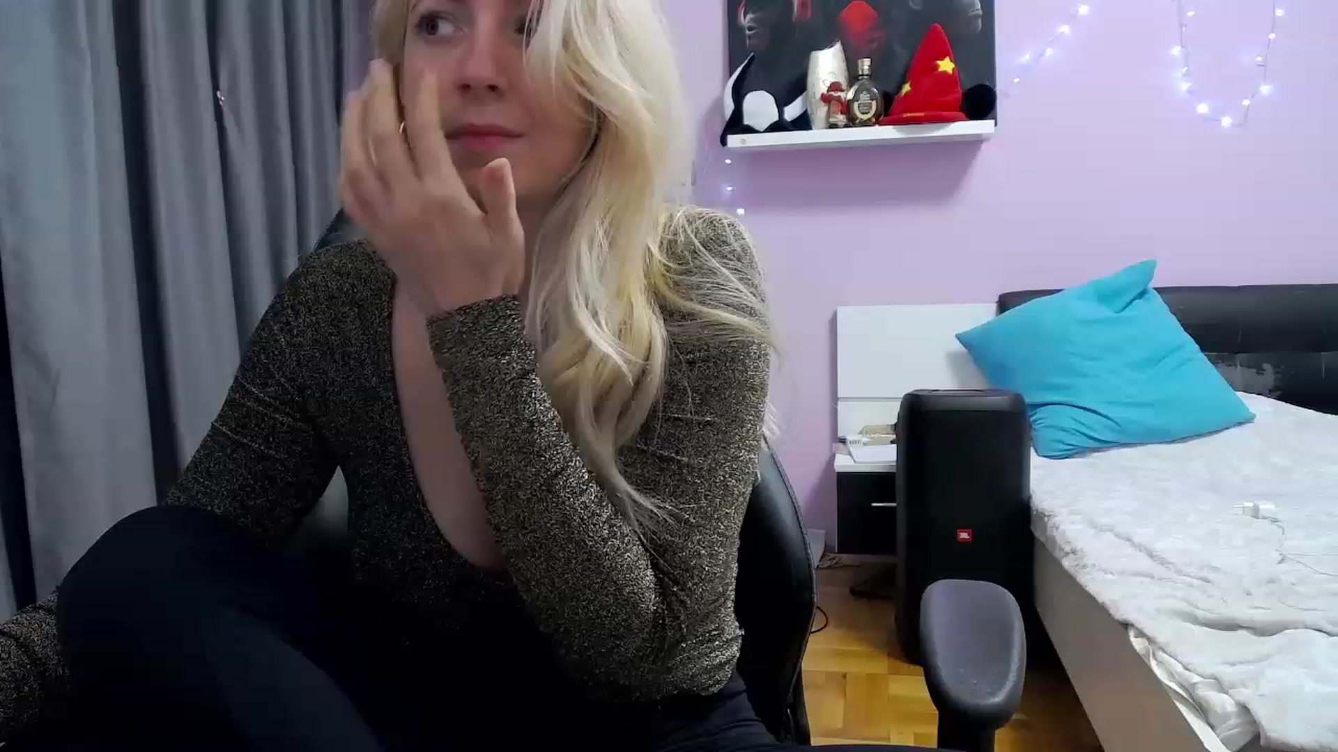 Gallery image thumbnail from CUTE_ONES's myfreecams stream on, 11/26/2022, 14:58 image 12 of 20