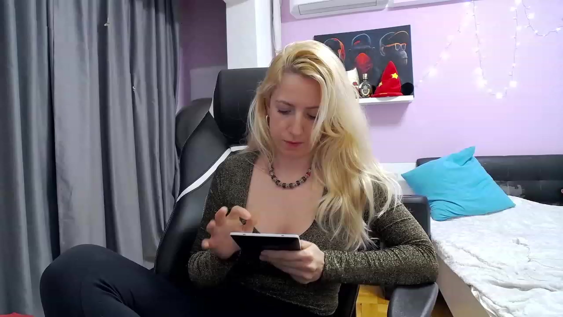Gallery image thumbnail from CUTE_ONES's myfreecams stream on, 11/26/2022, 14:58 image 18 of 20