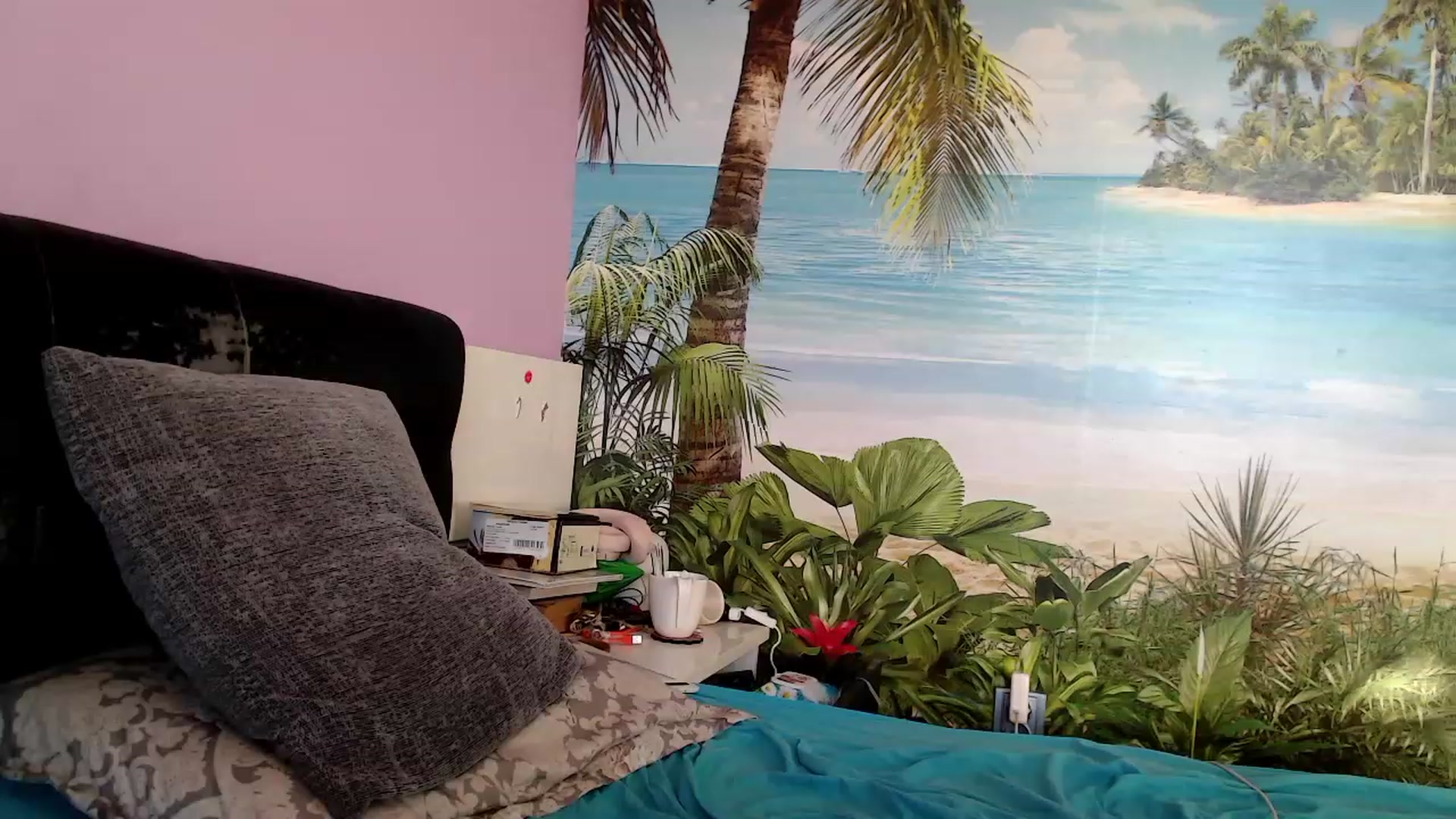 Gallery image thumbnail from CUTE_ONES's myfreecams stream on, 12/31/2022, 13:21 image 17 of 20