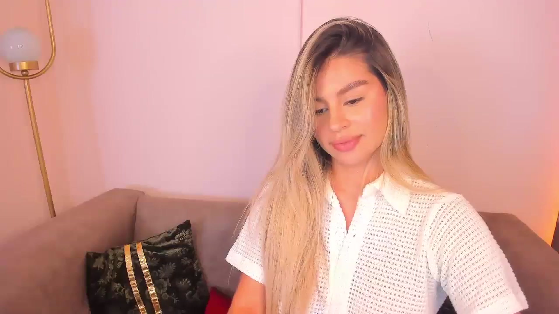 Gallery image thumbnail from C__a__n__d__y's myfreecams stream on, 03/16/2024, 09:03 image 10 of 20