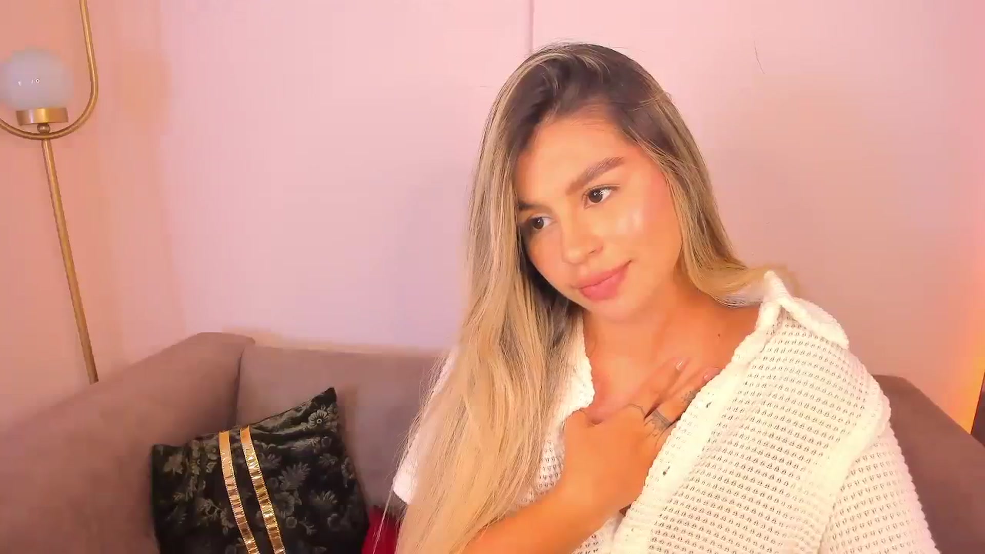 Gallery image thumbnail from C__a__n__d__y's myfreecams stream on, 03/16/2024, 09:03 image 11 of 20