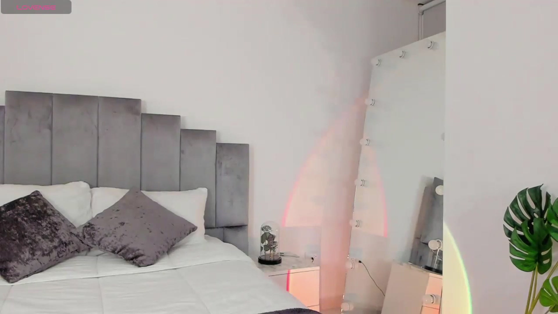 Gallery image thumbnail from C_a_n_d_y's myfreecams stream on, 04/24/2024, 02:43 image 18 of 20