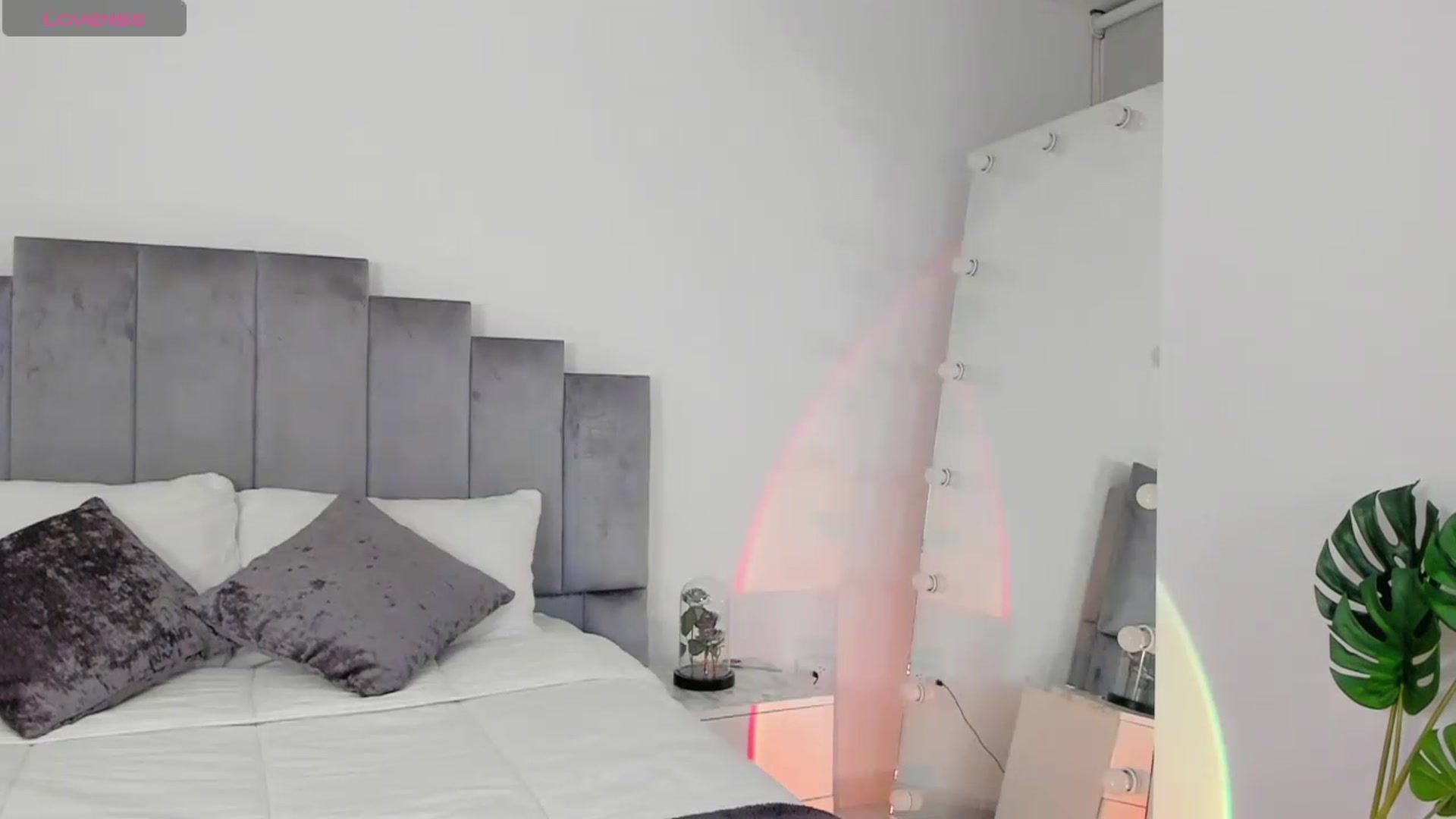 Gallery image thumbnail from C_a_n_d_y's myfreecams stream on, 04/24/2024, 02:43 image 20 of 20