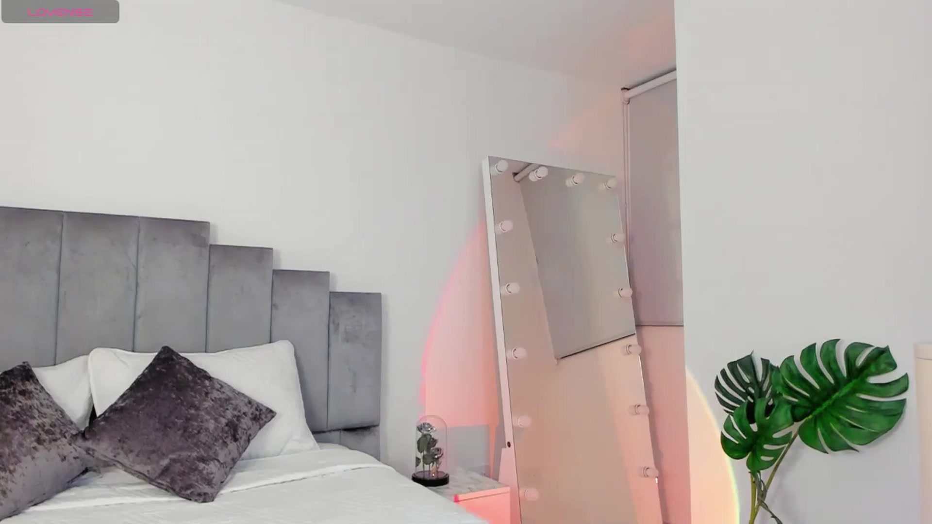 Gallery image thumbnail from C_a_n_d_y's myfreecams stream on, 05/13/2024, 24:00 image 10 of 20