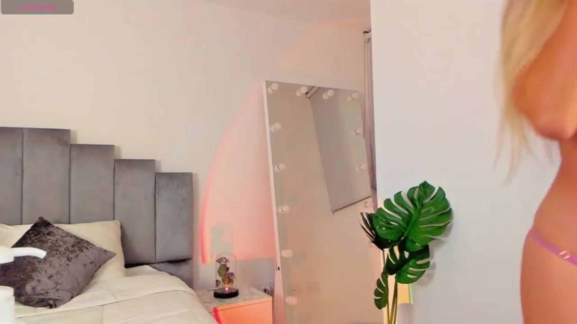 Gallery image thumbnail from C_a_n_d_y's myfreecams stream on, 05/29/2024, 02:17 image 15 of 20