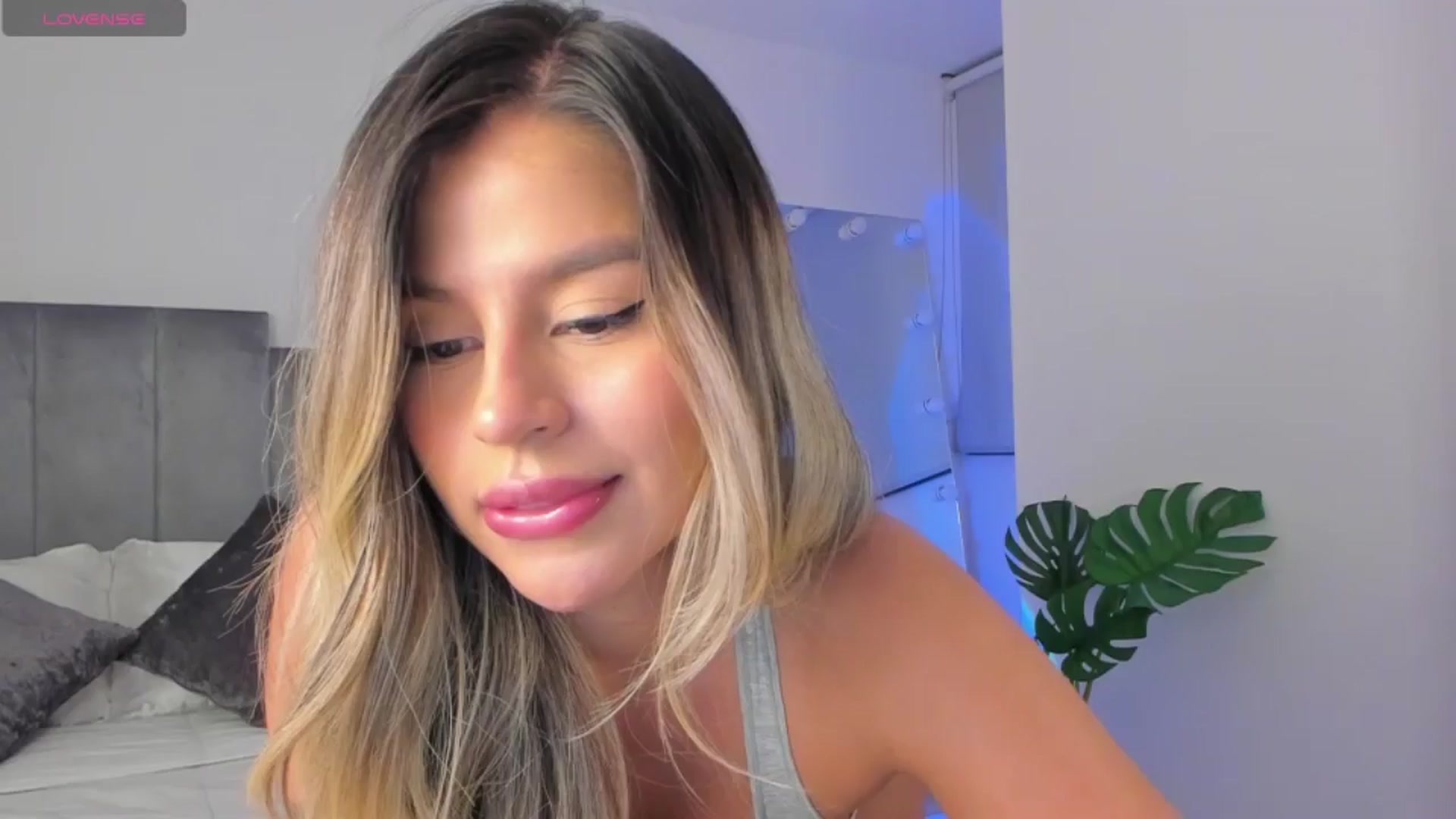Gallery image thumbnail from C_a_n_d_y's myfreecams stream on, 05/30/2024, 01:19 image 3 of 20