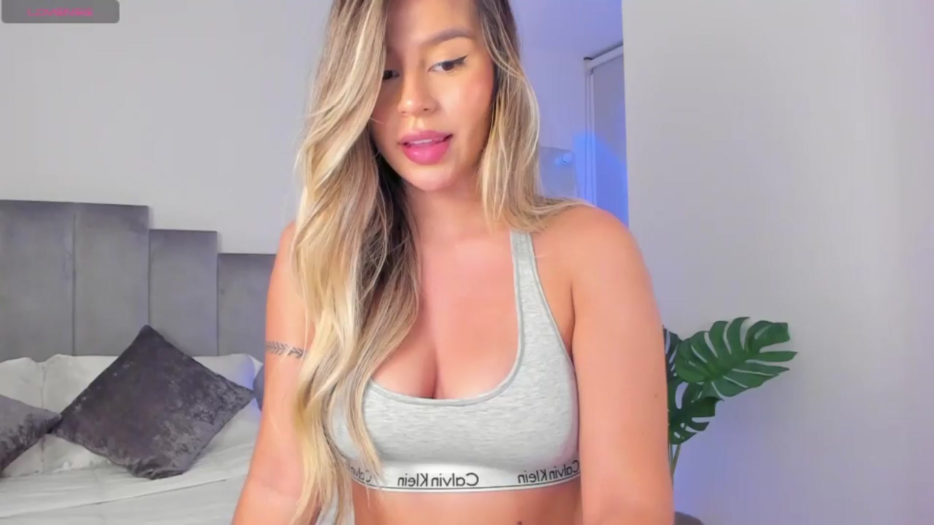 Gallery image thumbnail from C_a_n_d_y's myfreecams stream on, 05/30/2024, 01:19 image 13 of 20