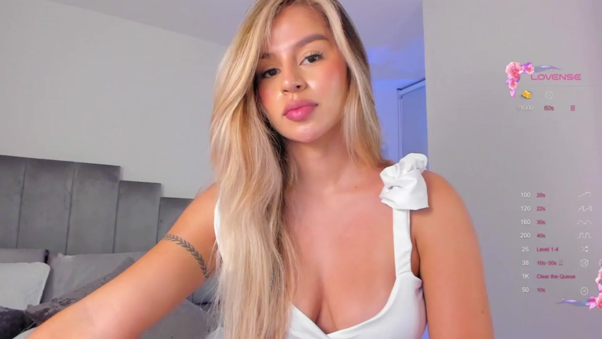 Gallery image thumbnail from C_a_n_d_y's myfreecams stream on, 06/21/2024, 06:46 image 8 of 20