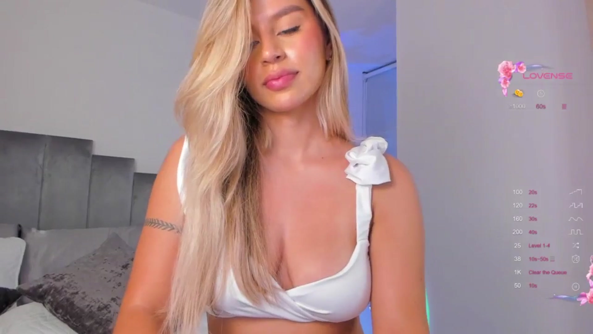 Gallery image thumbnail from C_a_n_d_y's myfreecams stream on, 06/21/2024, 06:46 image 13 of 20