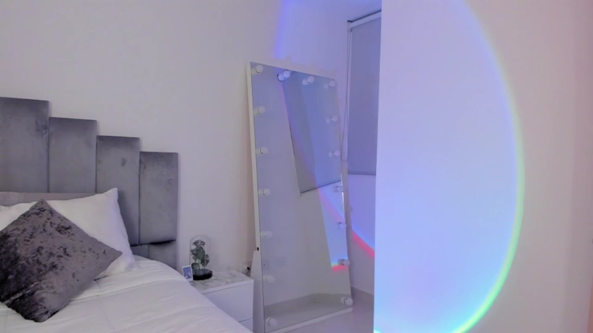 Gallery image thumbnail from C_a_n_d_y's myfreecams stream on, 08/18/2024, 23:46 image 8 of 20