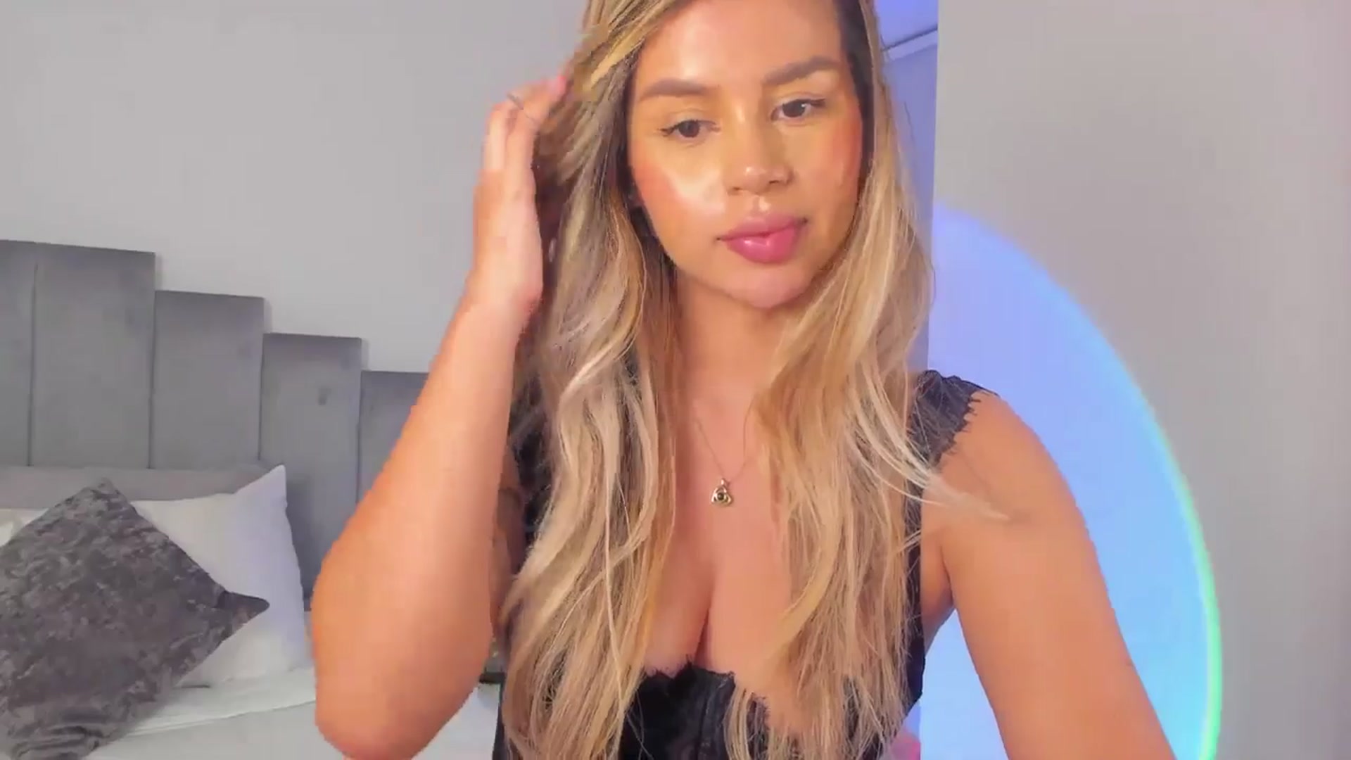 Gallery image thumbnail from C_a_n_d_y's myfreecams stream on, 08/21/2024, 05:42 image 13 of 20