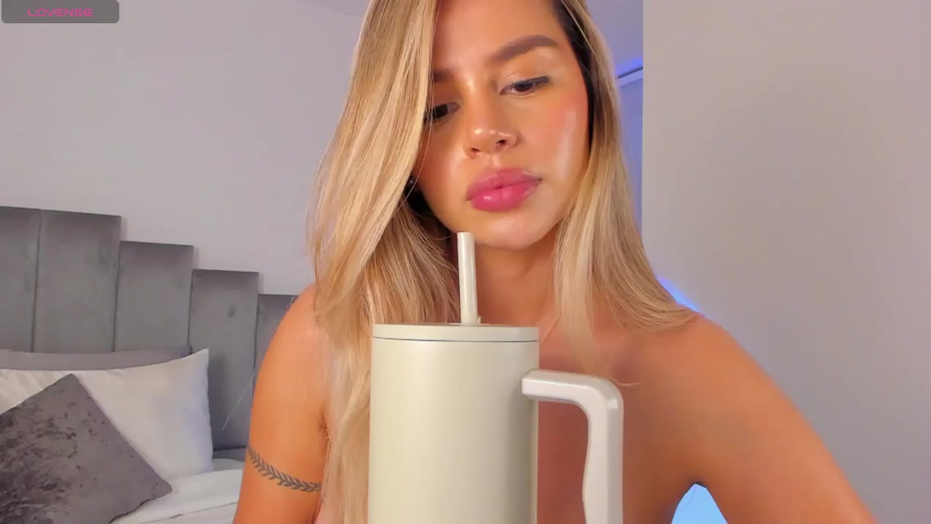 Gallery image thumbnail from C_a_n_d_y's myfreecams stream on, 08/22/2024, 02:00 image 11 of 20
