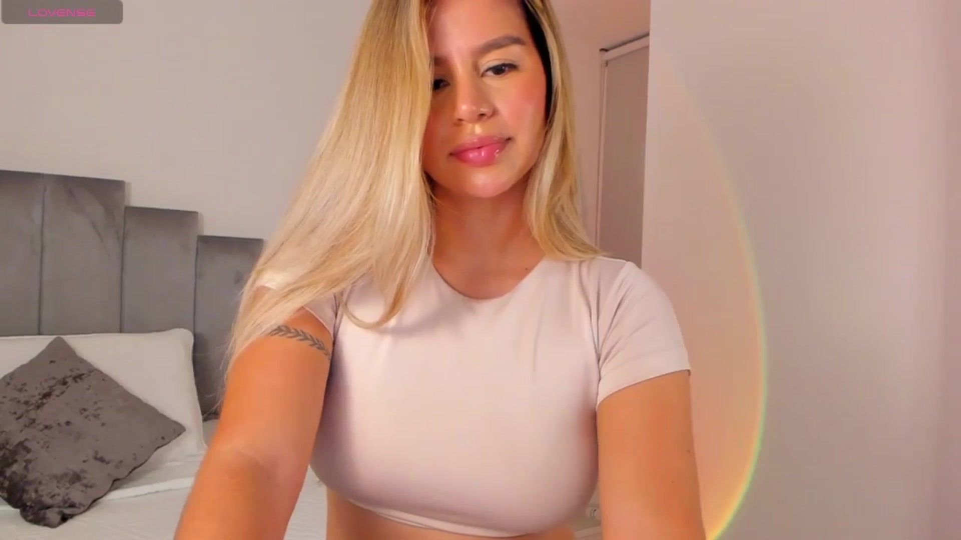 Gallery image thumbnail from C_a_n_d_y's myfreecams stream on, 09/06/2024, 04:02 image 7 of 20