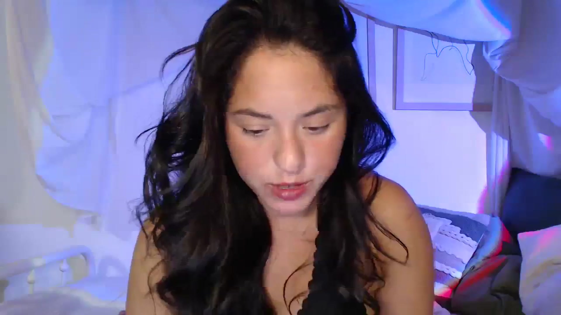 Gallery image thumbnail from CaItlinnn_'s myfreecams stream on, 10/31/2023, 24:43 image 3 of 20