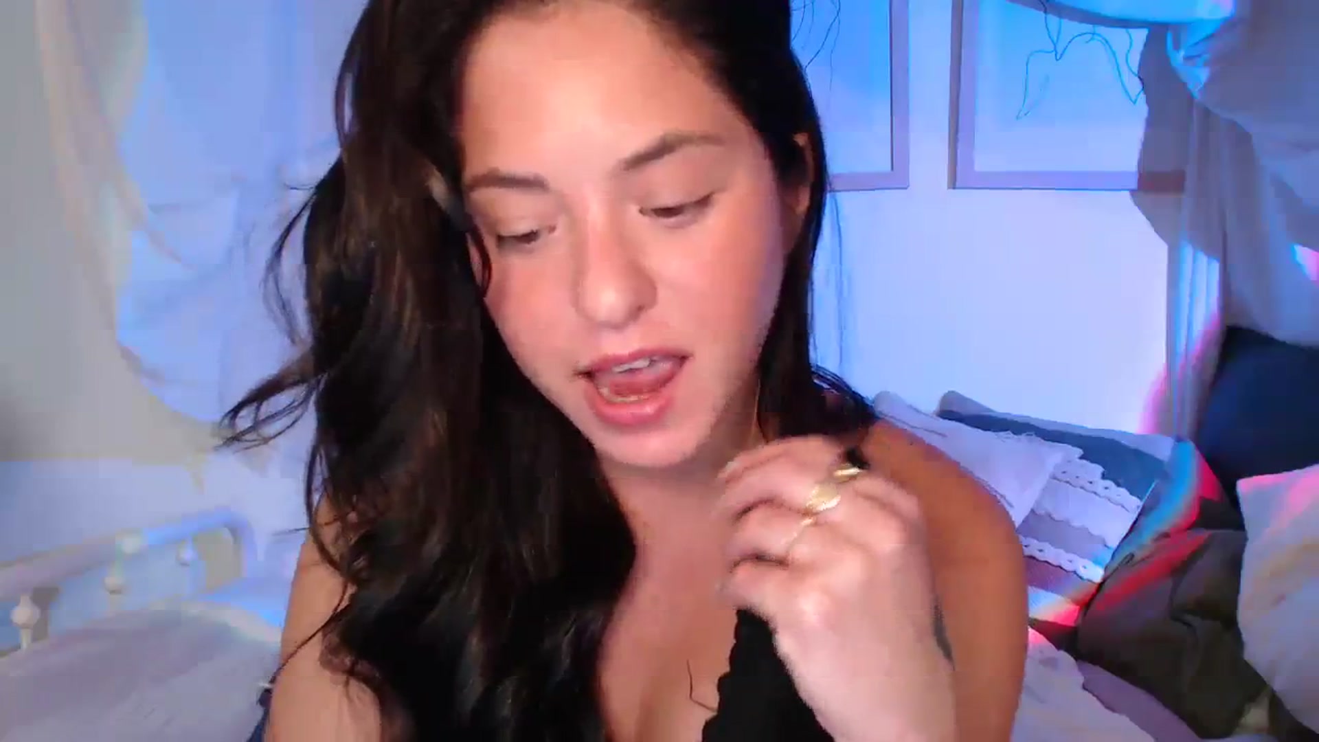Gallery image thumbnail from CaItlinnn_'s myfreecams stream on, 10/31/2023, 24:43 image 12 of 20