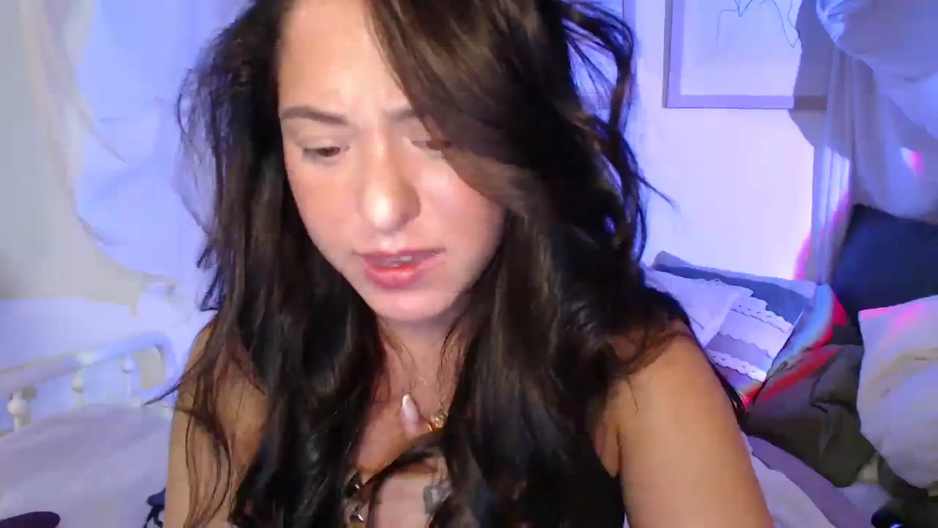 Gallery image thumbnail from CaItlinnn_'s myfreecams stream on, 10/31/2023, 24:43 image 16 of 20