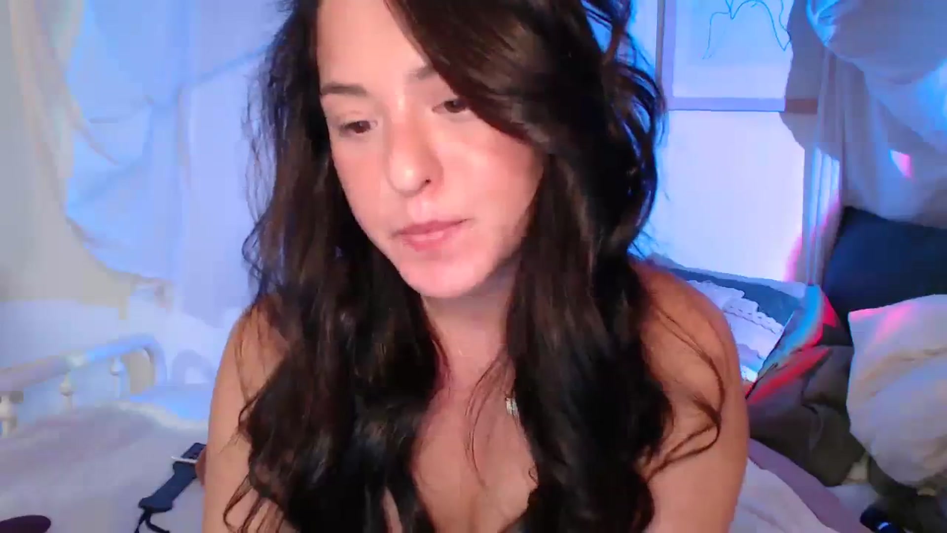Gallery image thumbnail from CaItlinnn_'s myfreecams stream on, 10/31/2023, 24:43 image 17 of 20
