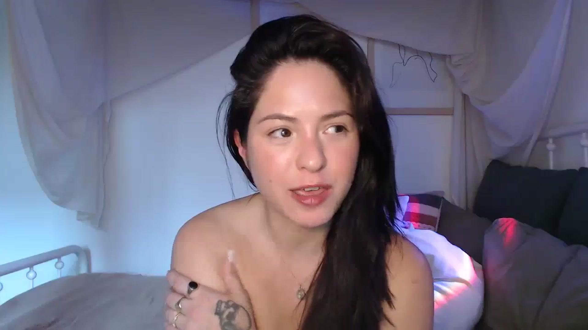 Gallery image thumbnail from CaItlinnn_'s myfreecams stream on, 12/16/2023, 19:02 image 18 of 20